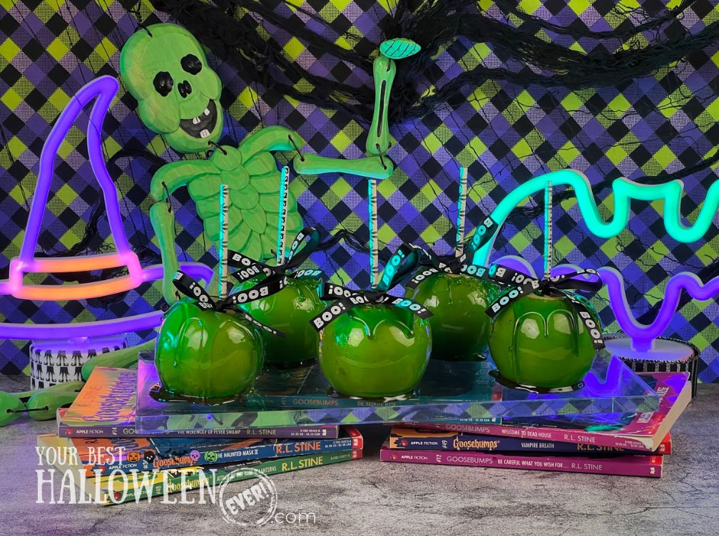 slime green candied apples, candied apples for halloween, halloween candied apples